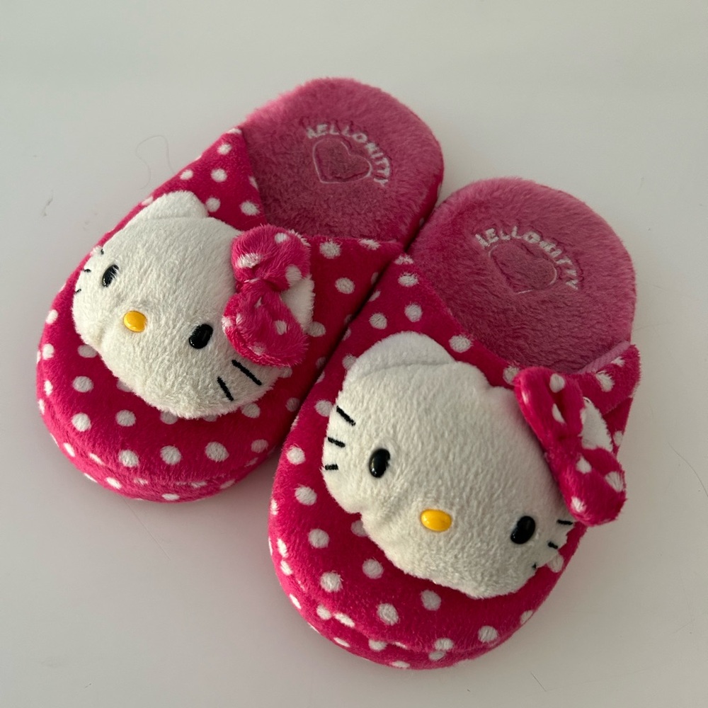 Sanrio Hello Kitty Plush Comfy Slippers Size 11/12 toddler